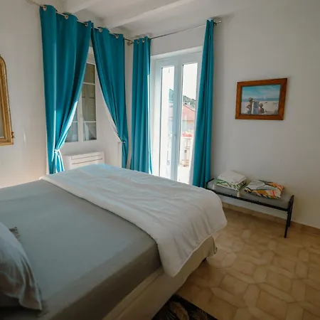 Apartment Solacargese De Charme Vue Imprenable Mediterranee *